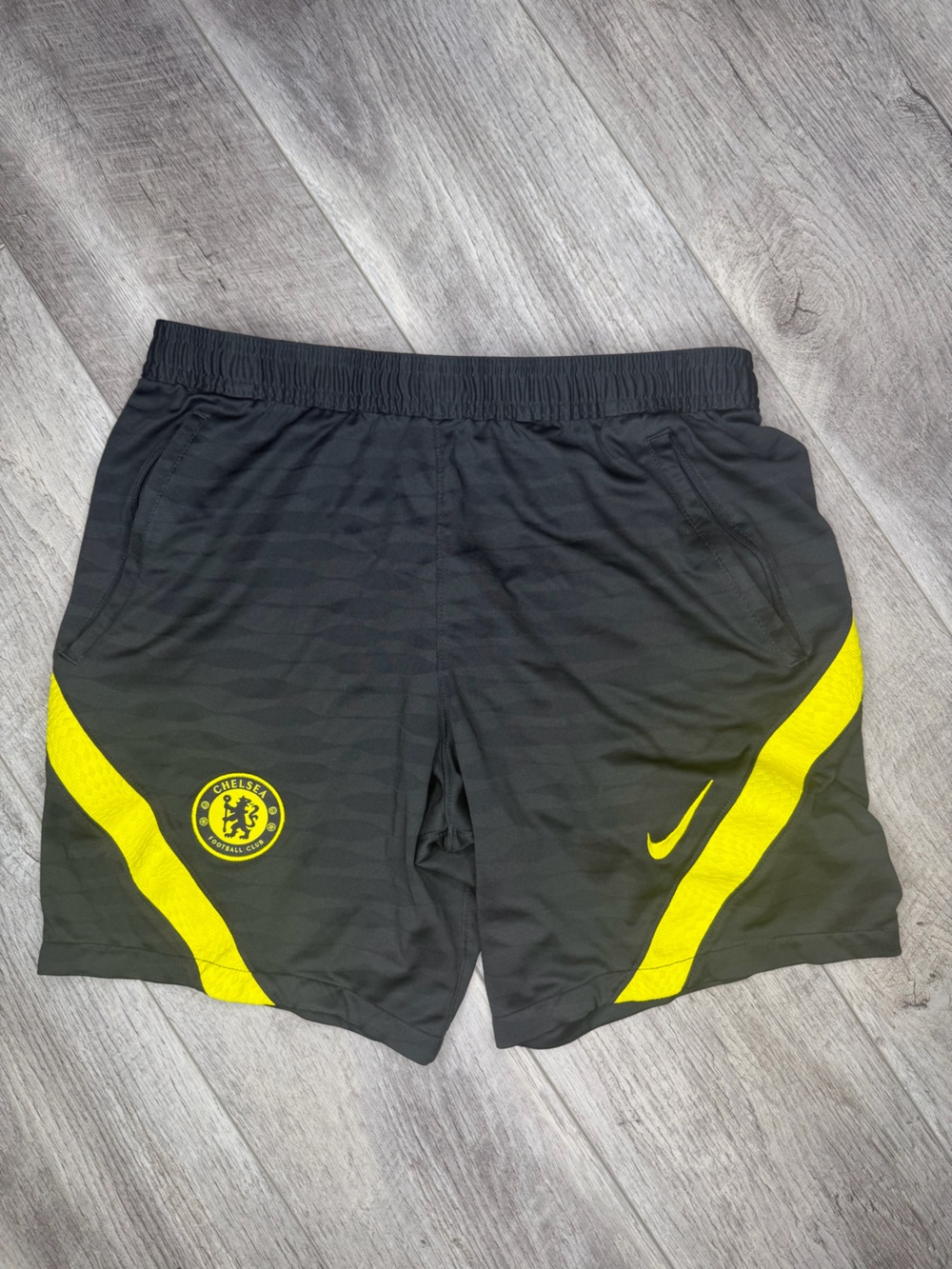 Nike Chelsea FC Strike Men's Training Black Shorts with Yellow Accents